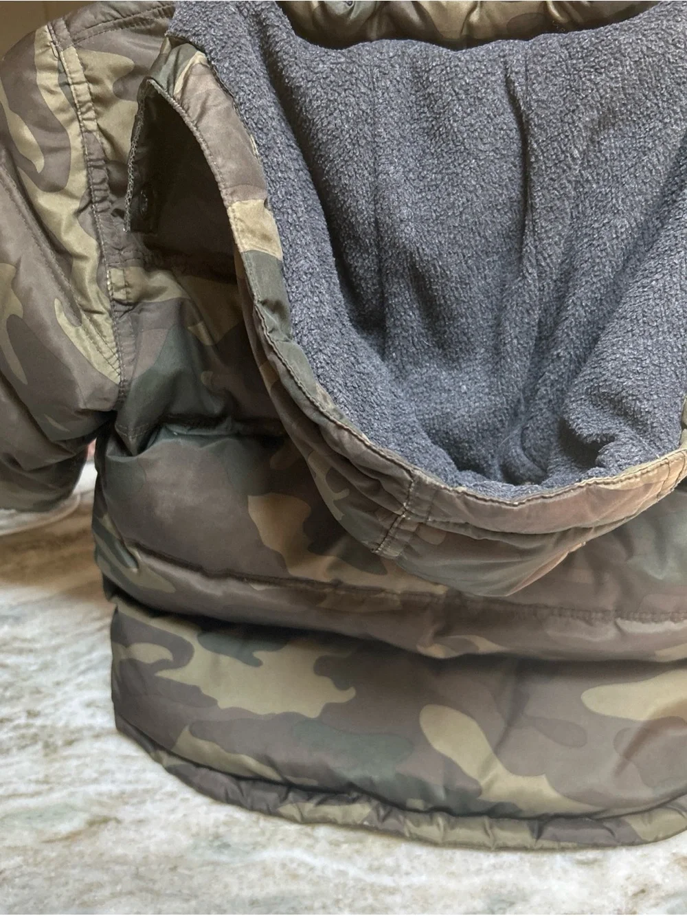 BABY GAP CAMO FLEECE LINED DOWN WINTER  JACKET REMOVABLE HOOD SZ 2 T warm